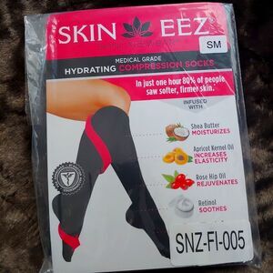 SKINEEZ® Compression Socks